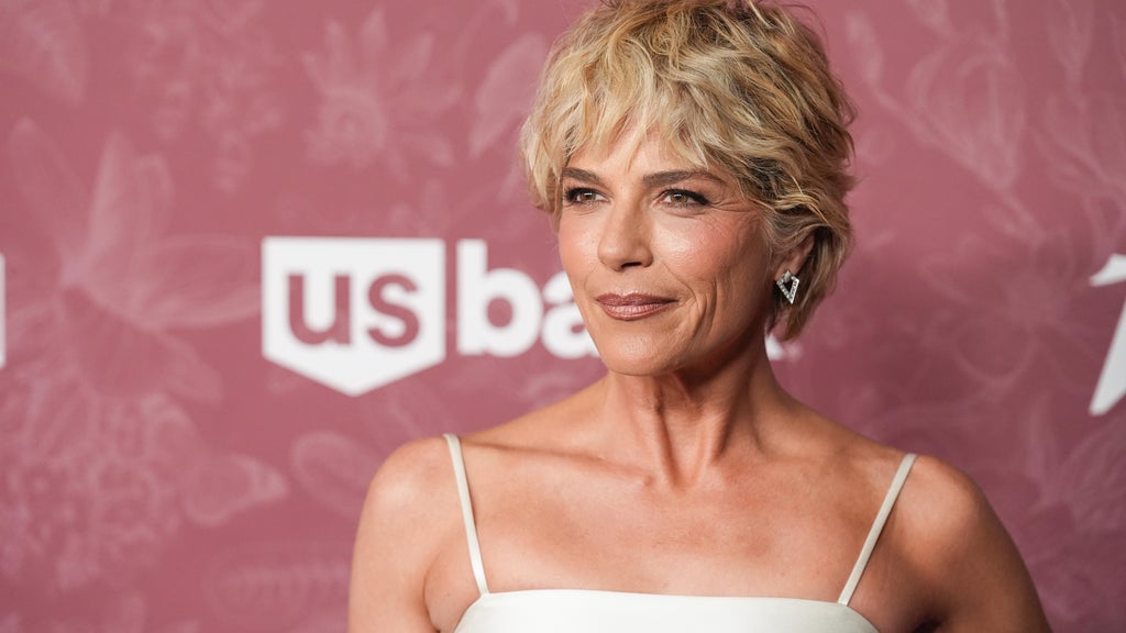 Actress Selma Blair arrested after allegedly biting flight attendant, being restrained on flight from LAX to JFK, source says — CBS Bay Area (KPIX), Windermere Health news