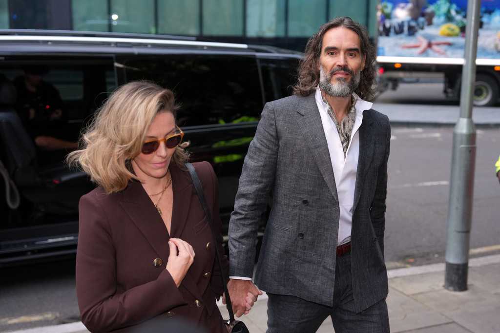 Russell Brand appears in London court for trial on rape and sexual assault charges — WESH 2 Orlando