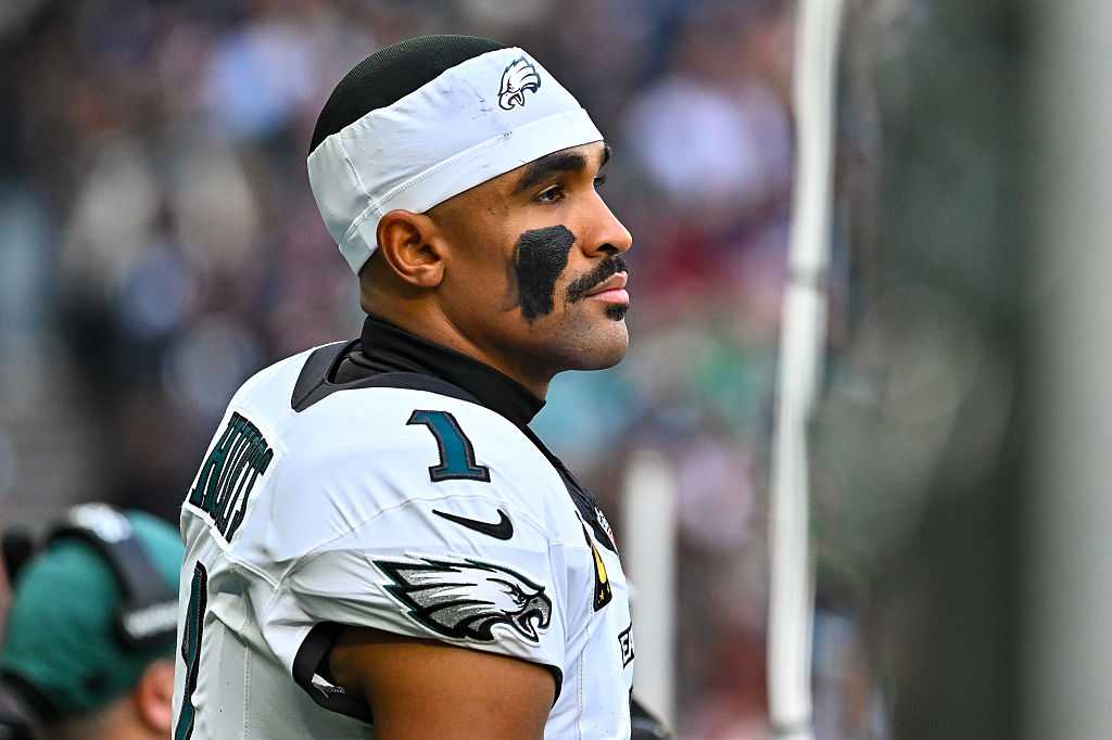 Eagles rule out quarterback Jalen Hurts for Sunday's game over blood clot — WESH 2 Orlando, Windermere Sports news