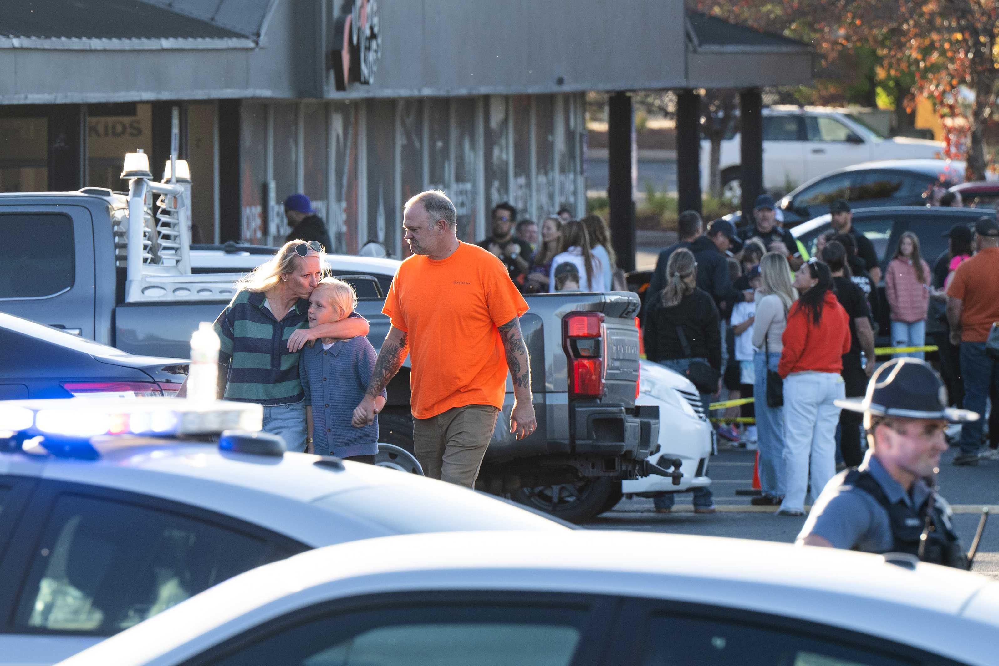 Police: Teen shooter kills 4 at Oregon elementary school before being fatally shot by a witness — WESH 2 Orlando, Windermere Schools news