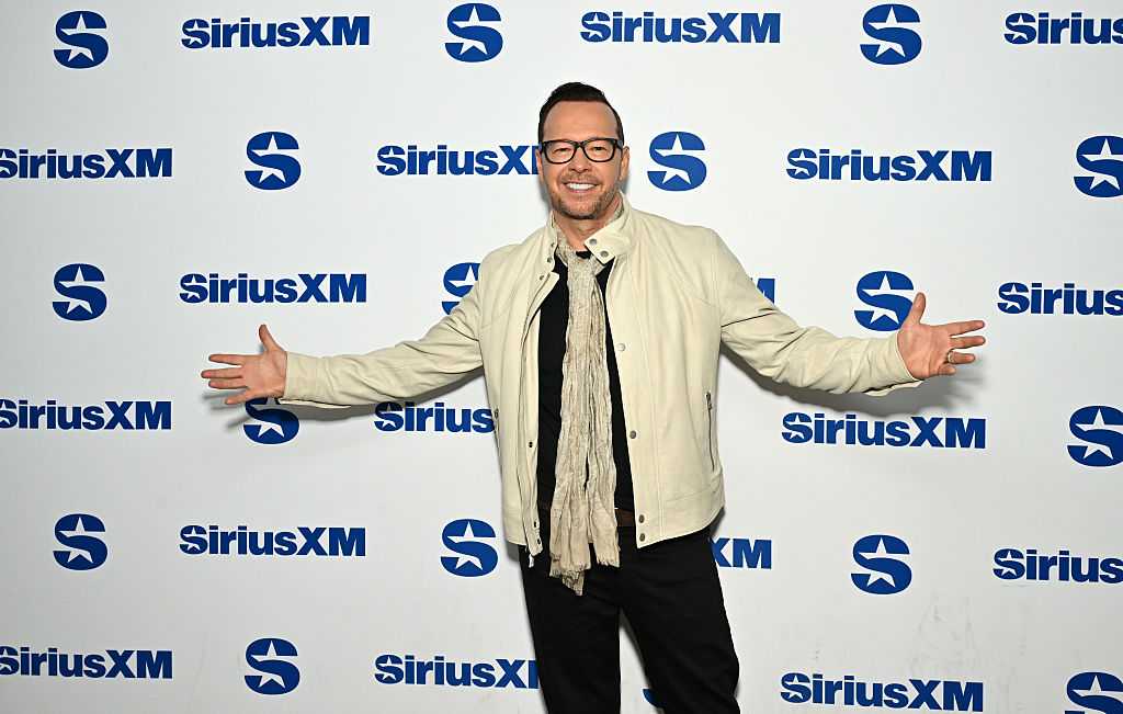 'God covered us': Actor, singer recounts intense moments after plane skids off runway  — WESH 2 Orlando