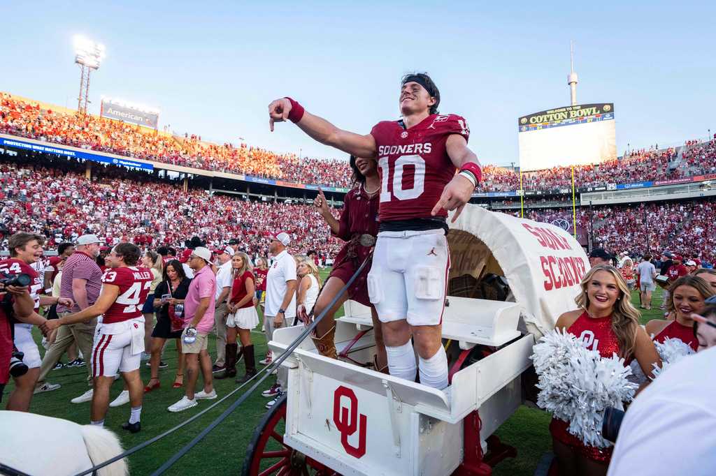 Oklahoma upsets No. 1 Texas — WESH 2 Orlando, Windermere Sports news