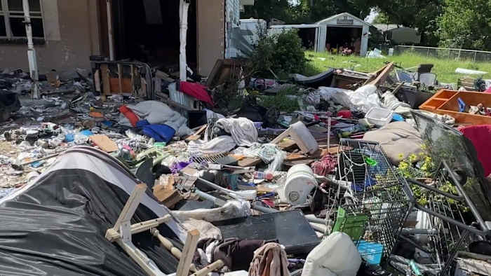 Shopping carts, furniture and piles of debris cover Apopka yard as neighbors ask: When will it be cleaned up? — ClickOrlando Local, Windermere Real Estate news